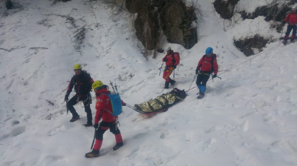 O alpinistă a căzut de pe Brâna Mare a Morarului, iar colegul ei a alertat Salvamontul și apoi a încercat să o salveze. Ambii au fost găsiți morți!