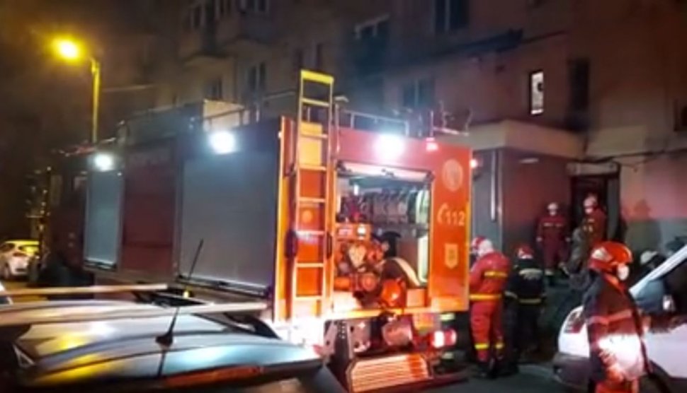 Incendiu de amploare la Baia Mare. O femeie a murit și 50 de persoane au fost evacuate