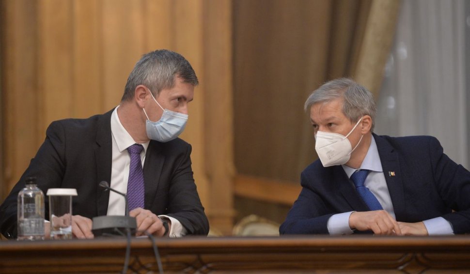 Dan Barna şi Dacian Cioloş, la cuţite în lupta pentru partid