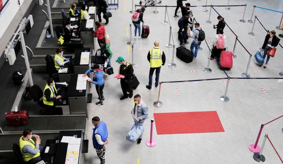 Scandal pe aeroportul din Cluj-Napoca: 50 de pasageri au plecat în Italia fără test COVID-19