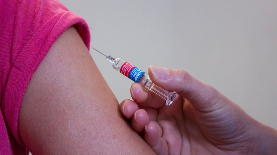 Cine se poate și cine nu se poate vaccina? Situația pacienților cu boli cronice
