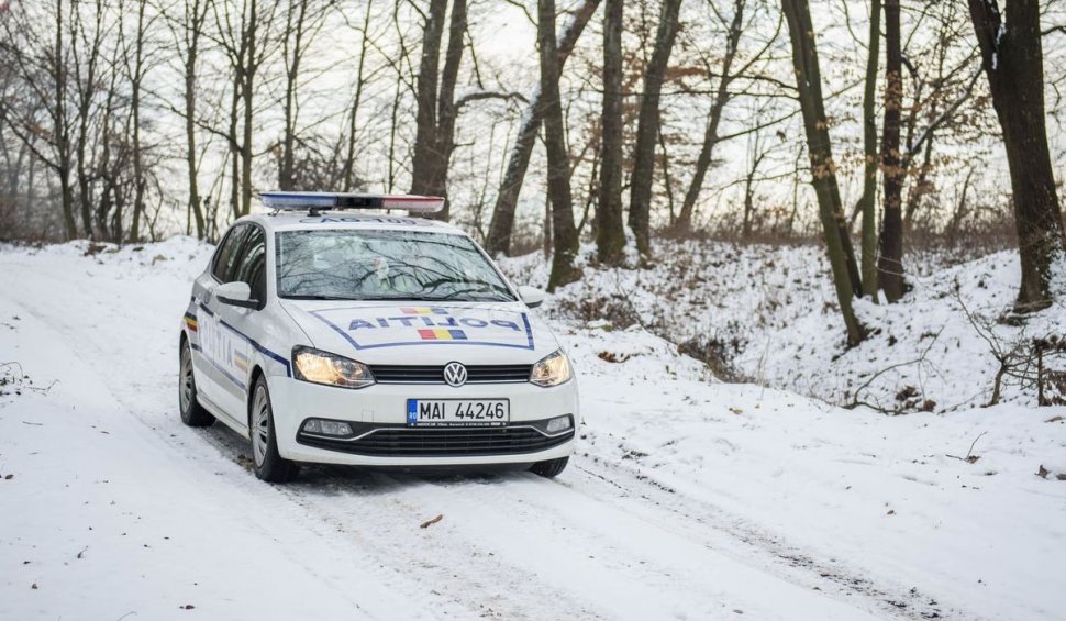 Poliţia Română, mesaj inedit de Bobotează: "În popor se spune că fetele care cad pe gheață..."