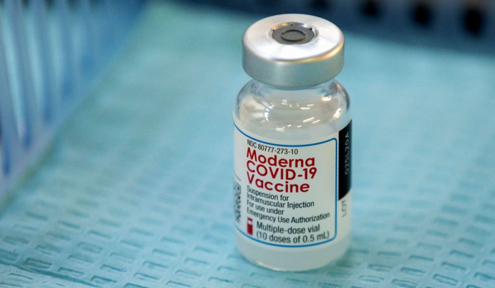 Vaccinul împotriva COVID-19 dezvoltat de Moderna, aprobat în Uniunea Europeană cu o condiţie