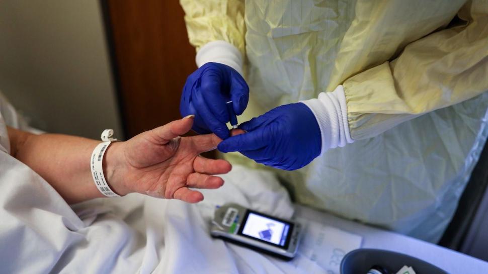 O femeie care făcea curățenie într-un hotel din Australia, depistată cu noua tulpină de coronavirus