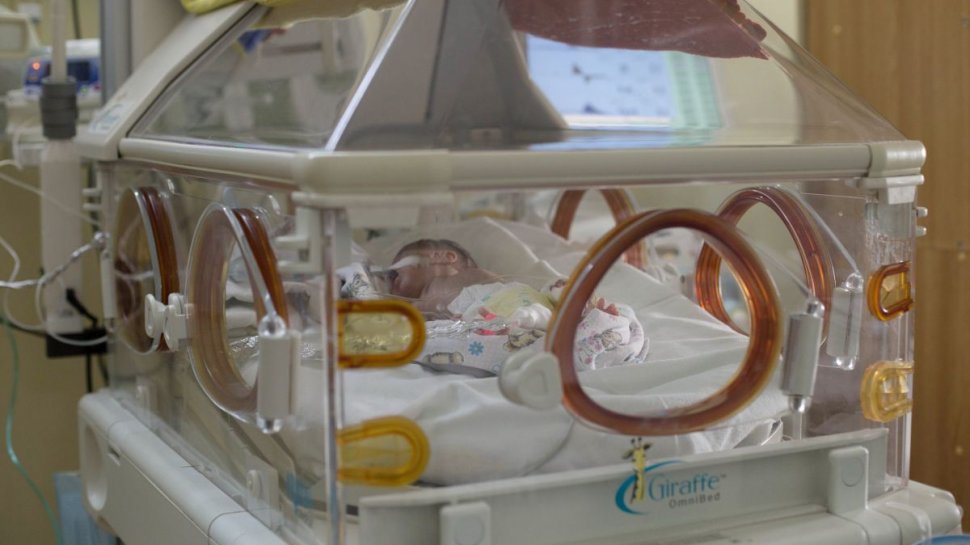 Bebeluș român vindecat de COVID după 70 de zile petrecute la Terapie Intensivă