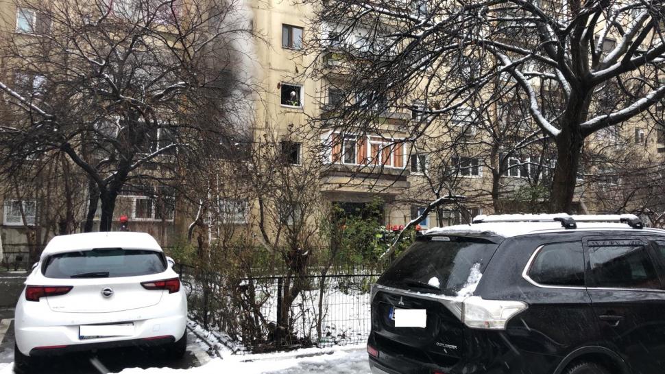 Un apartament din Capitală a luat foc! Nouă persoane au fost evacuate 690452