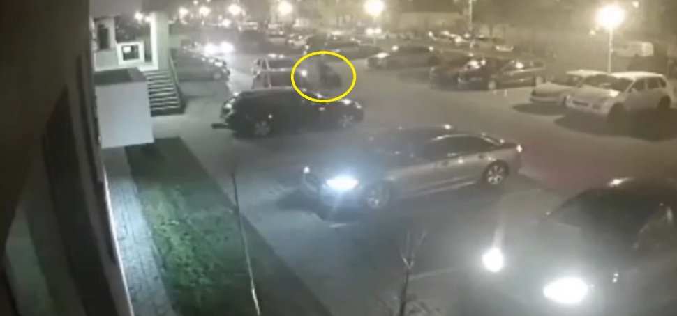 VIDEO. Imagini șocante. Fostul șef al Poliției Locale Oradea își înjunghie soția. Nimeni nu a intervenit 