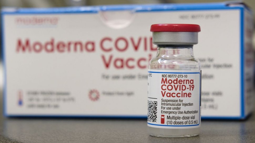 Prima tranșă de vaccinuri Moderna ajunge mâine în România