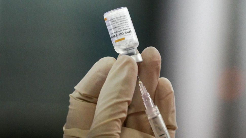 Medic din Marea Britanie, despre reacțiile pe care le-a avut după a doua doză de vaccin