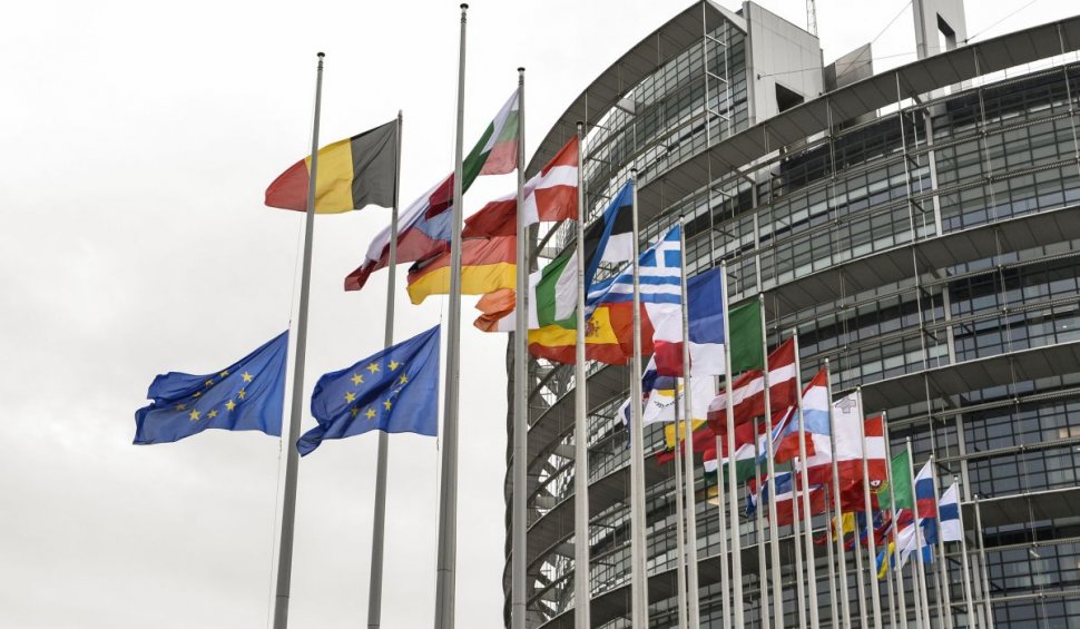 Activitate intensă în Parlamentul European. Pe agendă, finanţarea redresării, digitalizarea şi vaccinarea