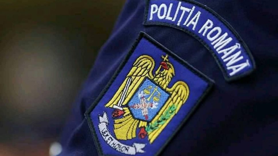 Un polițist din Vaslui s-a îmbrăcat în lenjerie de femeie, s-a fotografiat și le-a trimis pozele unor colegi