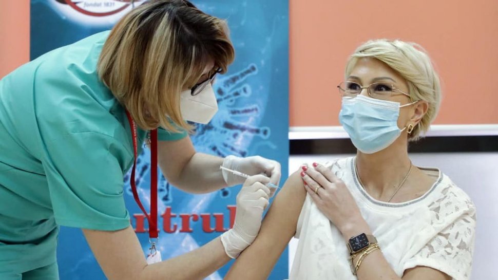 Raluca Turcan: M-am vaccinat astăzi, după un an de zile în care am fost îngrijorată pentru sănătatea familiei și a celor din jur