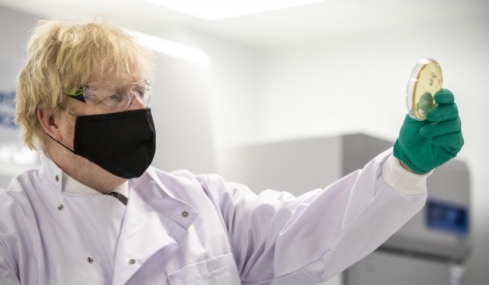 Boris Johnson: Noua tulpină de SARS-CoV-2, cu 30% mai mortală decât cea inițială
