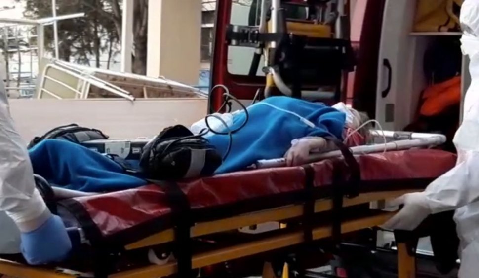 O bătrână de 82 de ani, lovită pe trecerea de pietoni de o mașină a Poliţiei care mergea la un alt accident