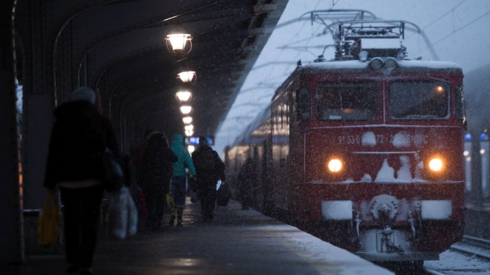 Trenuri suspendate de pe ruta București-Constanța, din cauza ninsorii. Anunţul făcut de CFR Călători