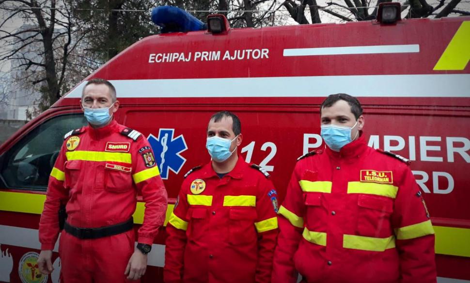 Surpriză pentru un echipaj SMURD format doar din bărbați! O tânără a născut în ambulanța lor, între Roșiorii de Vede și Alexandria
