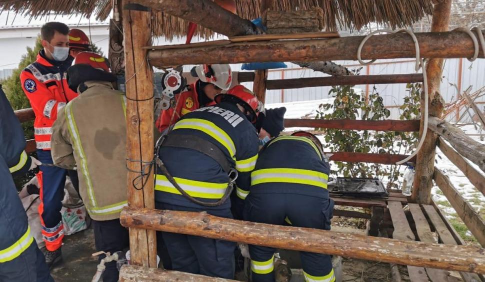 Un copil a căzut într-o fântână de 15 metri adâncime, în judeţul Bacău. Intervenţie dramatică a salvatorilor 693299