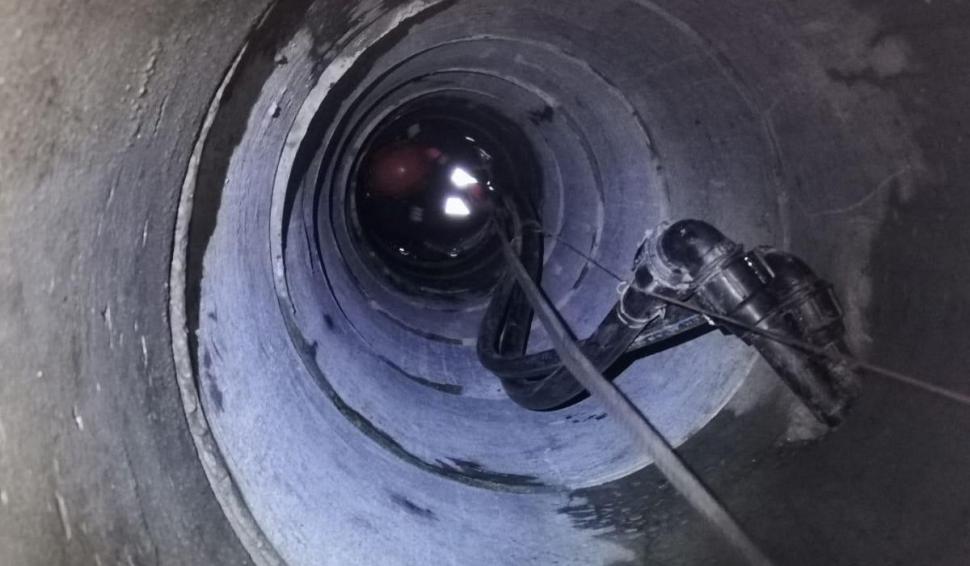 Un copil a căzut într-o fântână de 15 metri adâncime, în judeţul Bacău. Intervenţie dramatică a salvatorilor 693301