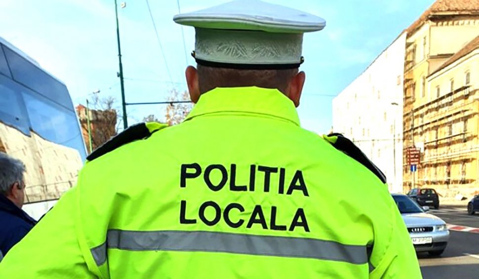 Iubita unui poliţist local din Bârlad i-a vândut uniforma pe net. Coletul a ajuns la şeful poliţistului