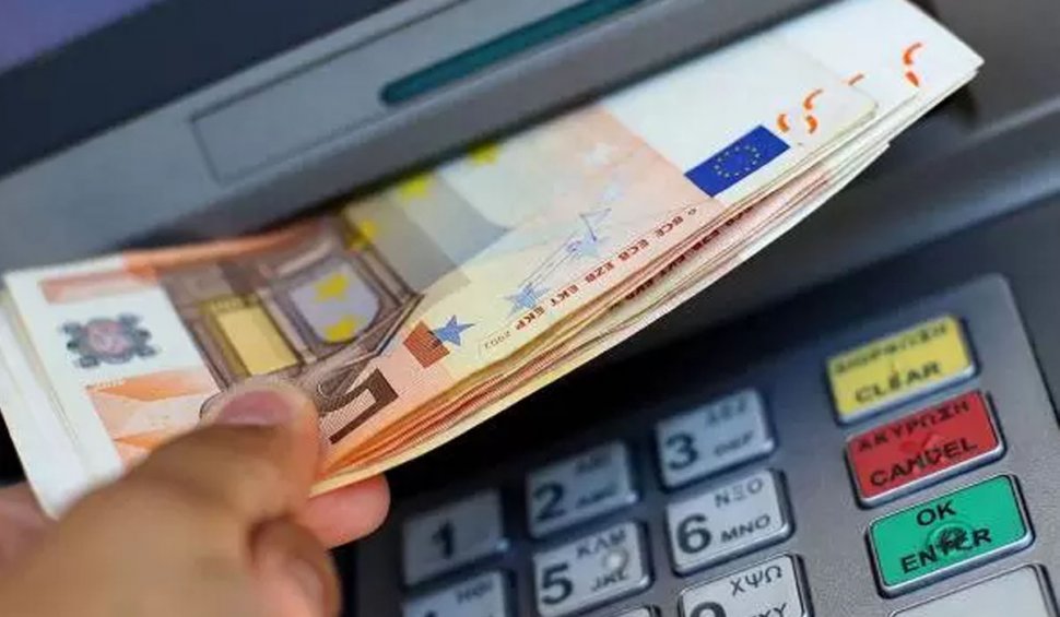 Un bărbat a găsit 5.000 de euro la un bancomat din Iaşi. Ce a făcut cu banii