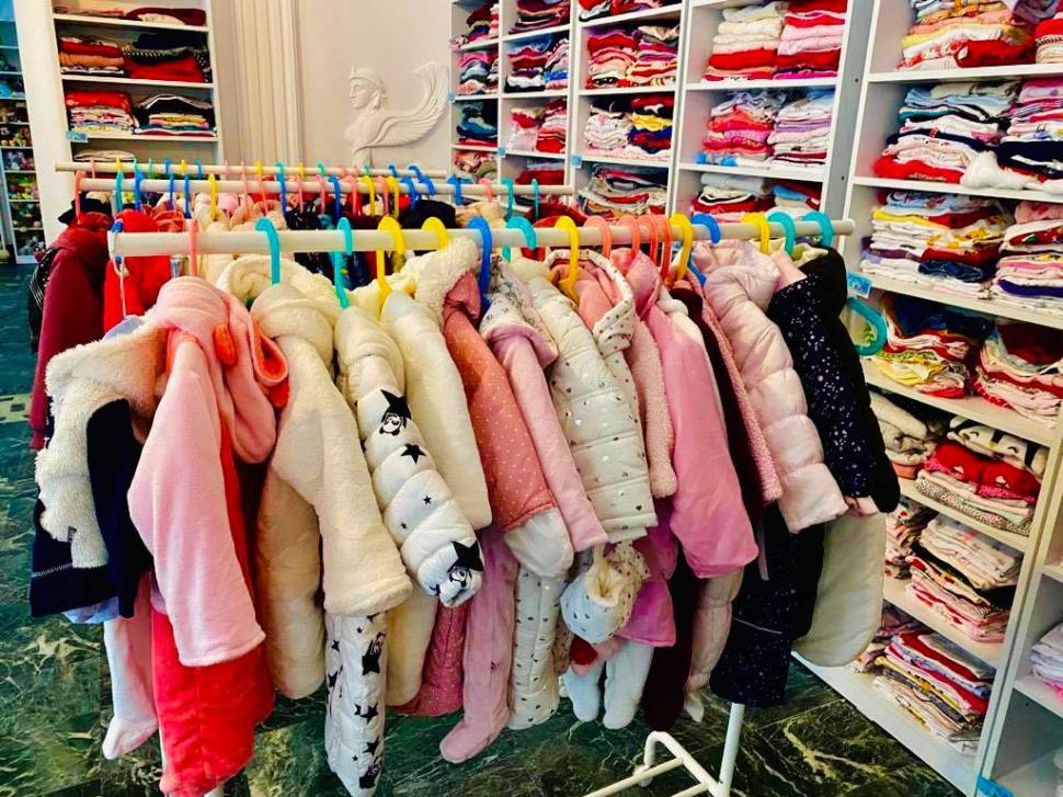 Magazin cu hăinuţe şi jucării gratuite pentru copiii necăjiţi 693427