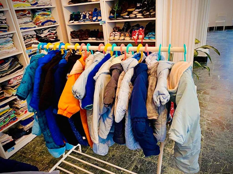 Magazin cu hăinuţe şi jucării gratuite pentru copiii necăjiţi 693429