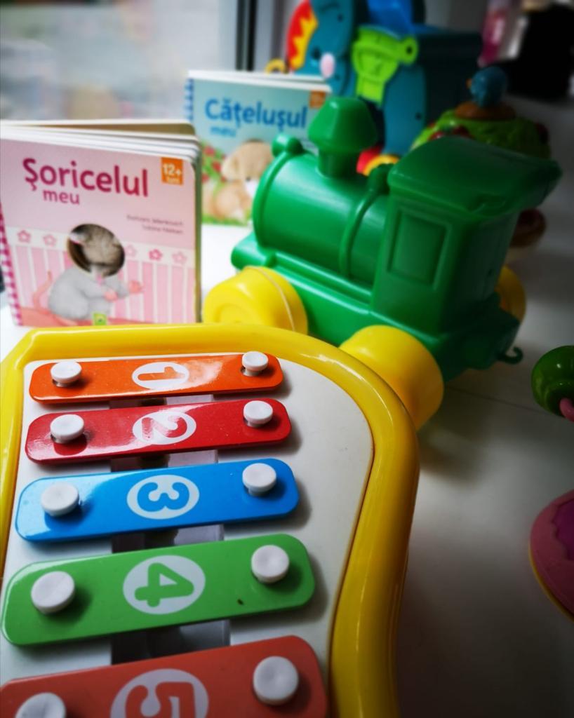 Magazin cu hăinuţe şi jucării gratuite pentru copiii necăjiţi 693434