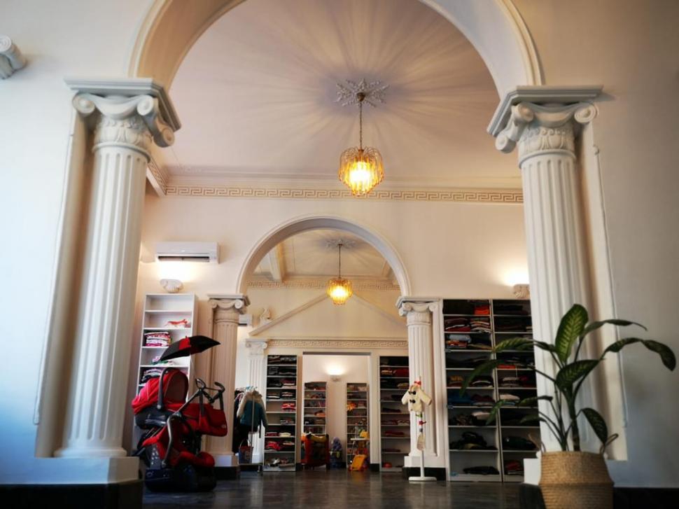 Magazin cu hăinuţe şi jucării gratuite pentru copiii necăjiţi 693436