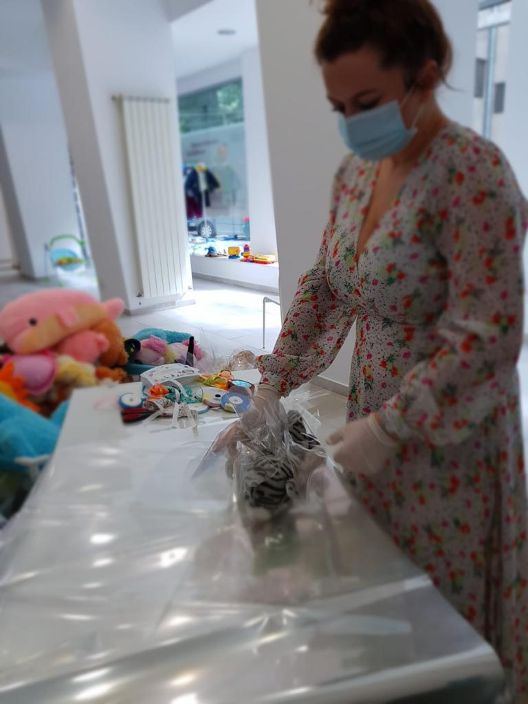 Magazin cu hăinuţe şi jucării gratuite pentru copiii necăjiţi 693437