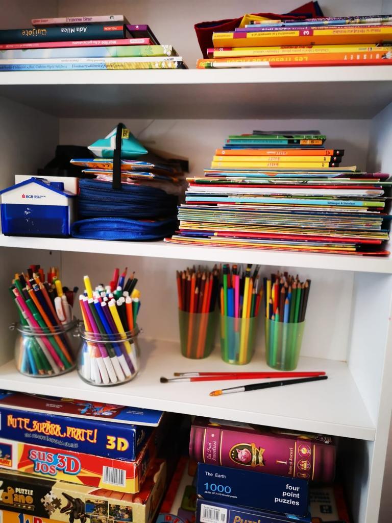 Magazin cu hăinuţe şi jucării gratuite pentru copiii necăjiţi 693438