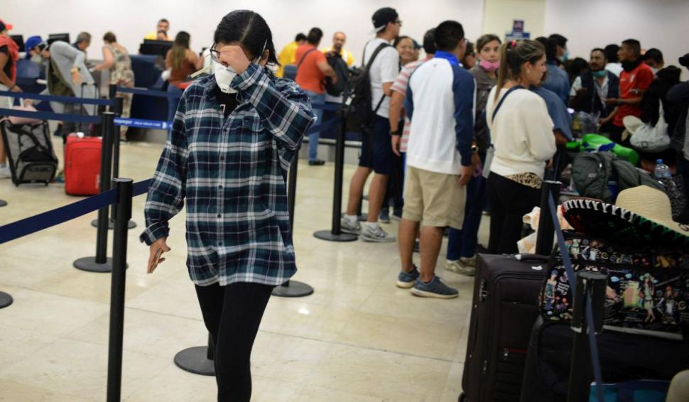 Ei sunt cei din cauza cărora peste 200 de români au fost sechestraţi de poliţie la Cancun! 693597