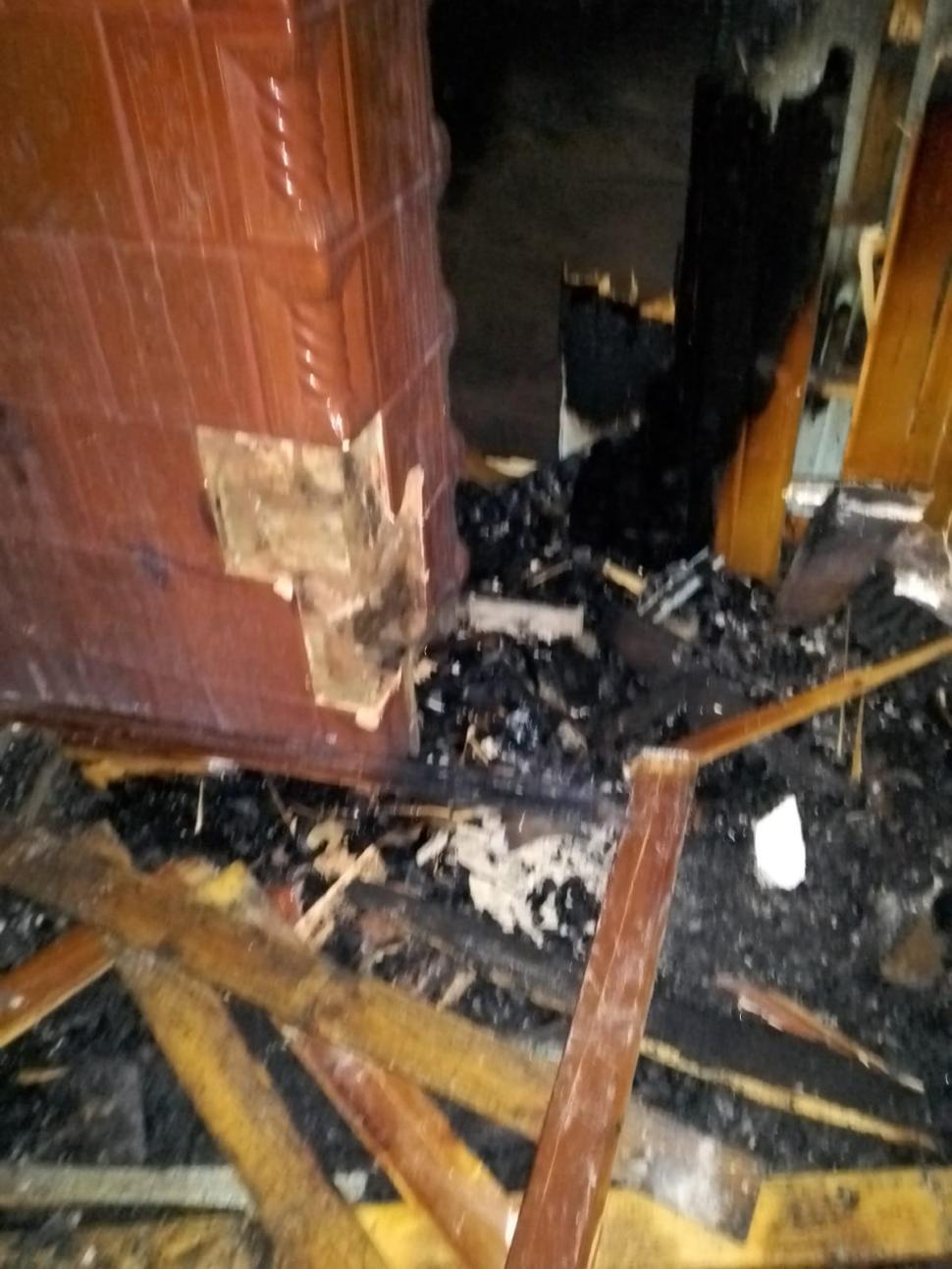 Biserică din Botoșani mistuită de flăcări. Ce au găsit pompierii când au intrat în lăcașul sfânt 693797