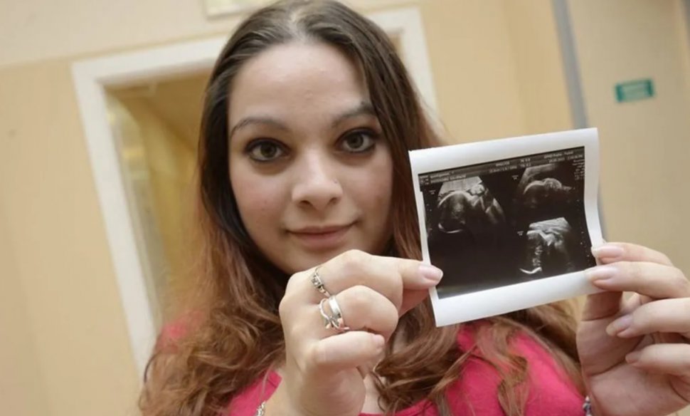 O gravidă a fost asistată la naștere de 40 de medici. Care a fost motivul