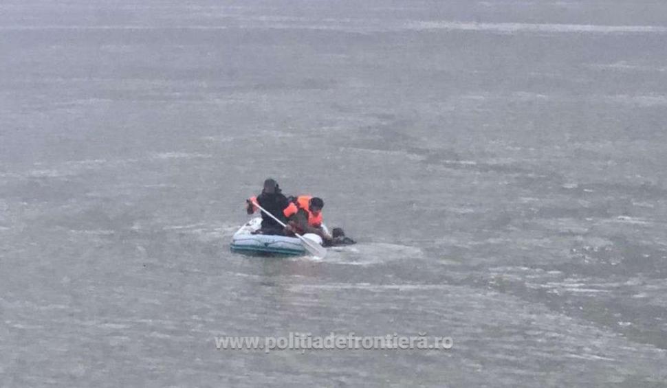 Cinci tineri din Yemen au încercat să treacă Dunărea, în România, cu o barcă gonflabilă 694464