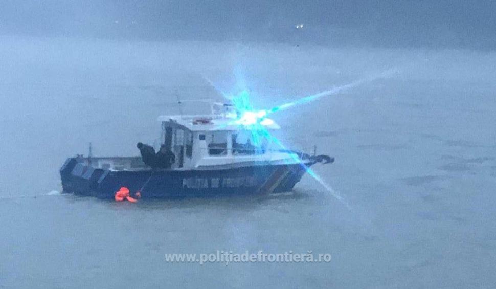 Cinci tineri din Yemen au încercat să treacă Dunărea, în România, cu o barcă gonflabilă 694465