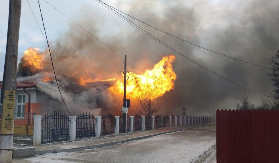 Incendiu la o școală din Vaslui! Școala nu avea autorizaţie privind securitatea la incendiu - VIDEO