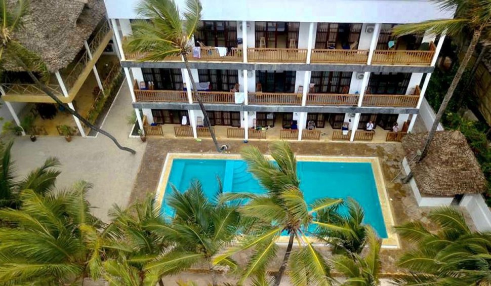 Un român a construit un hotel în Zanzibar, în plină pandemie. Mesajul său pentru cei care l-au criticat: "Papagalilor, noul meu bloc"