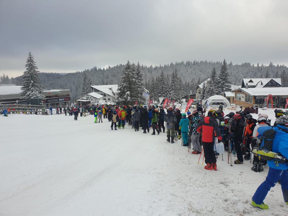 Coadă de o oră la telegondolă. La munte, sunt minus 20 de grade 694767