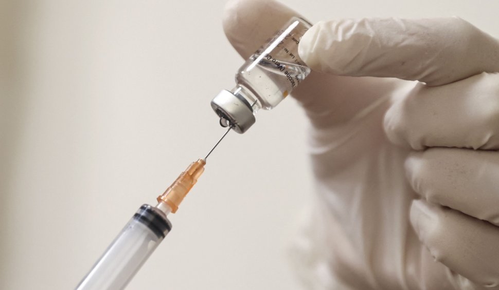 Începe vaccinarea cu serul anti-COVID produs de Astra Zeneca