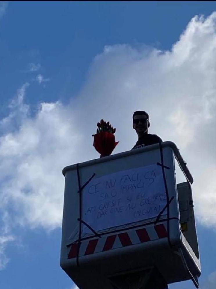 Declaraţie de dragoste la înălţime! Cum şi-a surprins iubita de Valentine's Day 694985