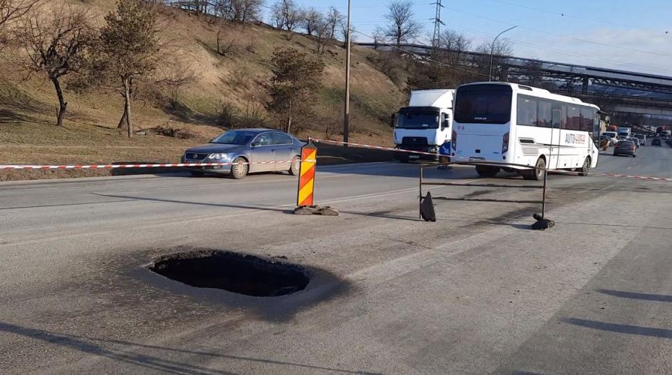 Doi poliţişti de la Rutieră, loviţi de o şoferiţă când dirijau circulaţia 695056