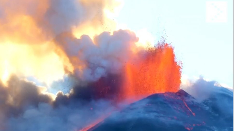 Vulcanul Etna a erupt din nou! Imagini spectaculoase din timpul celei mai importante erupții din ultimii ani