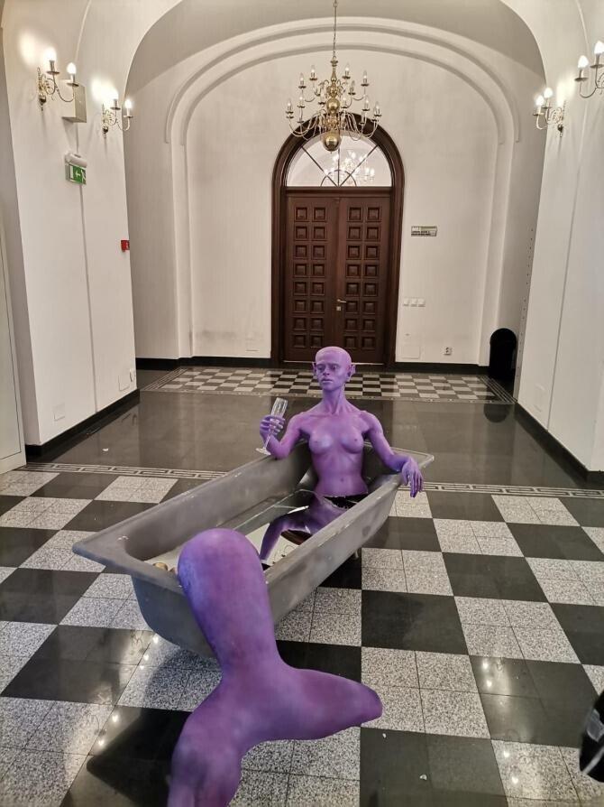 Drăcoaice fără sutien la primăria condusă de Clotilde Armand. Imagini scandaloase! 695386