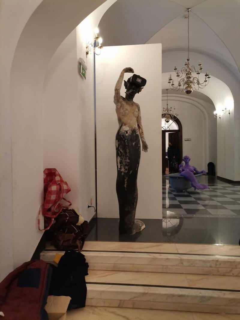 Drăcoaice fără sutien la primăria condusă de Clotilde Armand. Imagini scandaloase! 695395