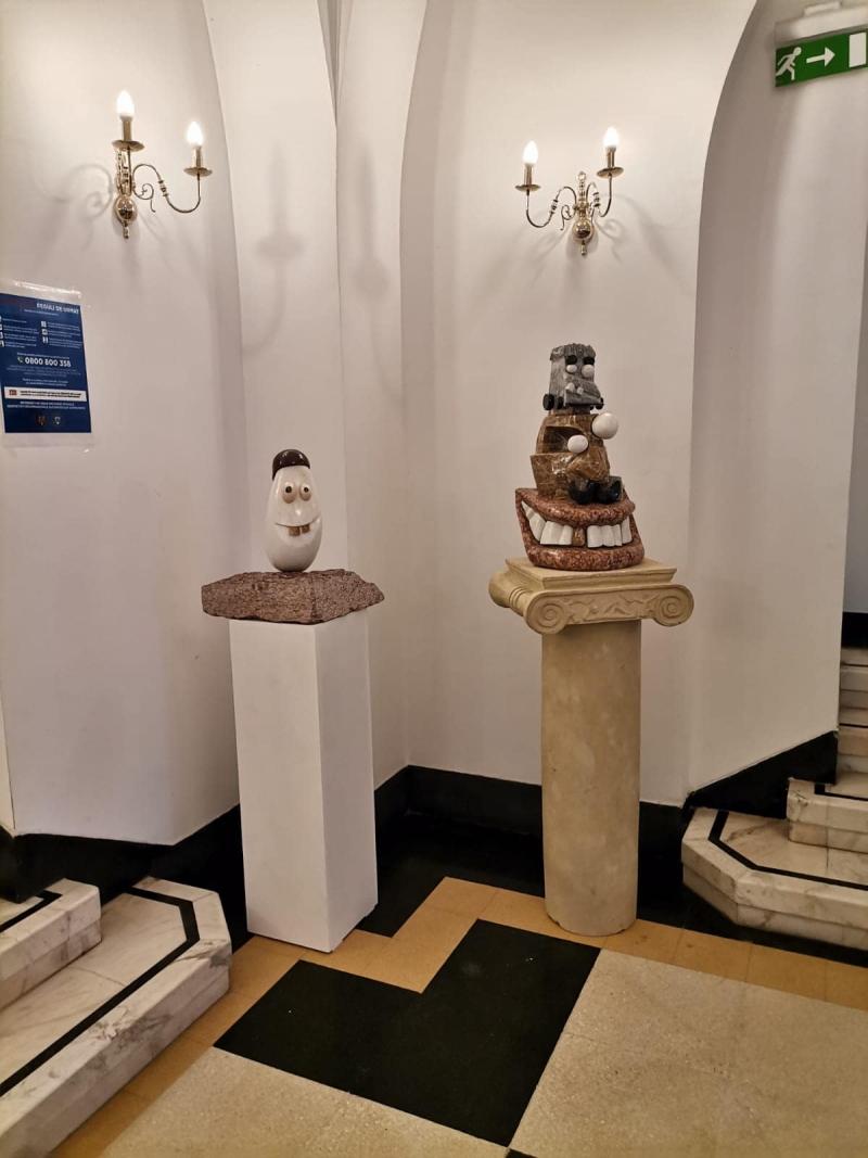 Drăcoaice fără sutien la primăria condusă de Clotilde Armand. Imagini scandaloase! 695396