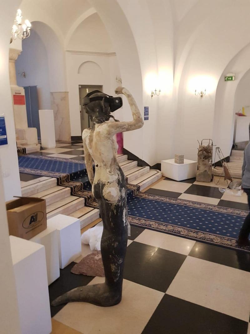 Drăcoaice fără sutien la primăria condusă de Clotilde Armand. Imagini scandaloase! 695398