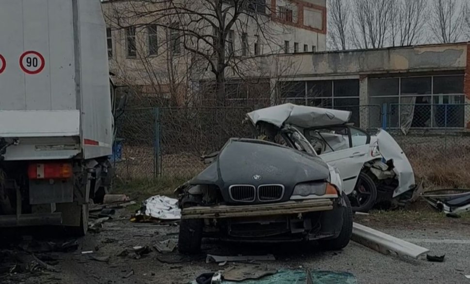 Accident mortal în Drobeta-Turnu Severin. Doi oameni au murit pe loc