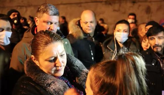 Diana Şoşoacă baie de mulțime printre minerii de la Lupeni: ”Nu mai există pandemie în România. Le-am spus tuturor, jos masca”  