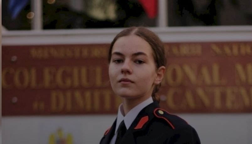 Elevă de 10 la Colegiul Militar Naţional Dimitrie Cantemir: "Nicio oră online nu se poate compara cu cea desfășurată în clasă"
