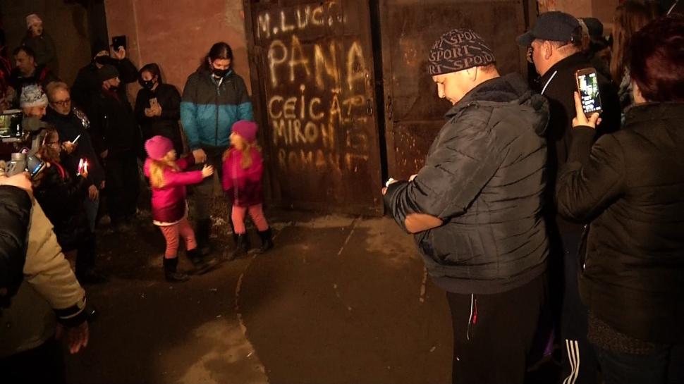 Ei sunt cei care au protestat în subteran în ultimele 7 zile şi au forţat autorităţile să le dea minerilor banii! 695974